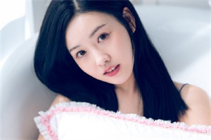 上海各区新茶工作室：Reading at Night Immersed in Literary Works